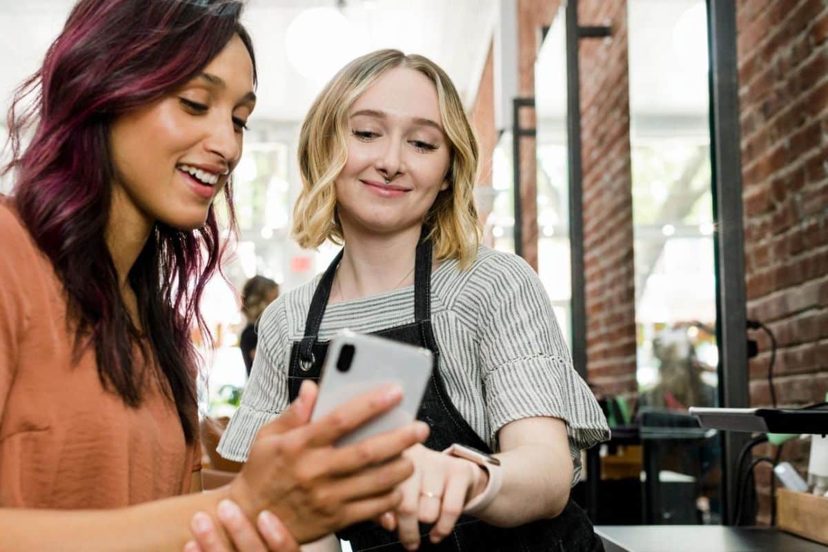 Local beauty business owners planning a collaborative social media marketing campaign.
